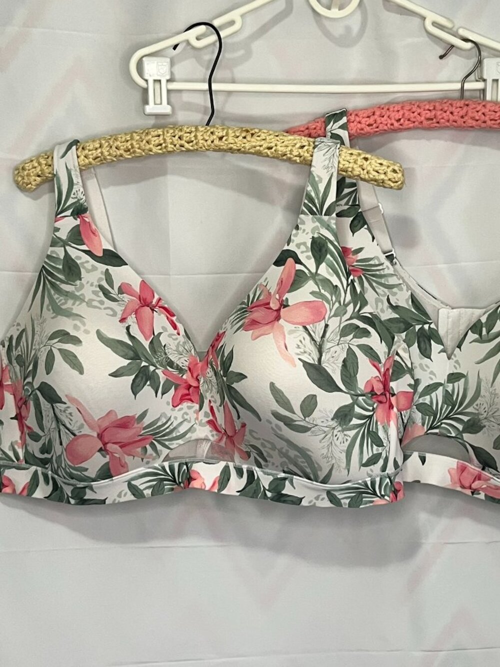 Set of 2 Cacique Lightly Lined No Wire Bra Full Coverage Adjustable 46D Floral